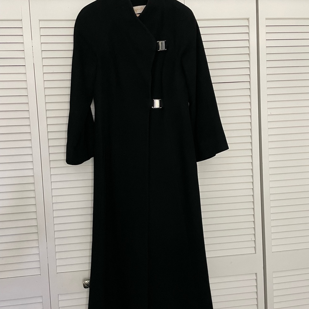 Wool coat black. Very dressy. In excellent condition.